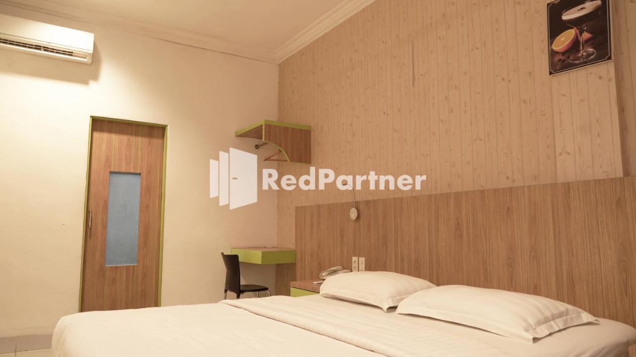 Wisma Sederhana Mitra Reddoorz Medan Buitenkant foto