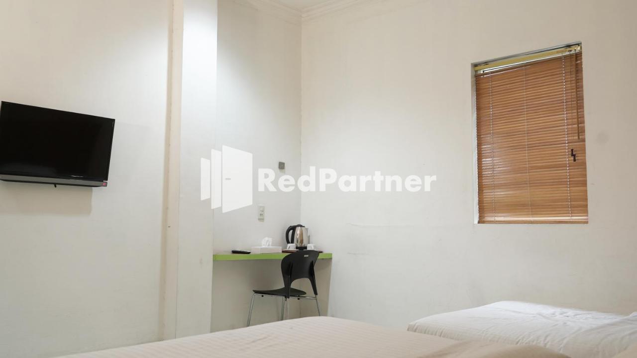Wisma Sederhana Mitra Reddoorz Medan Buitenkant foto