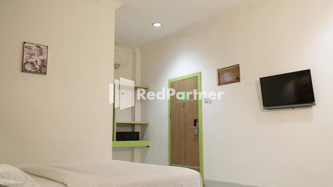 Wisma Sederhana Mitra Reddoorz Medan Buitenkant foto