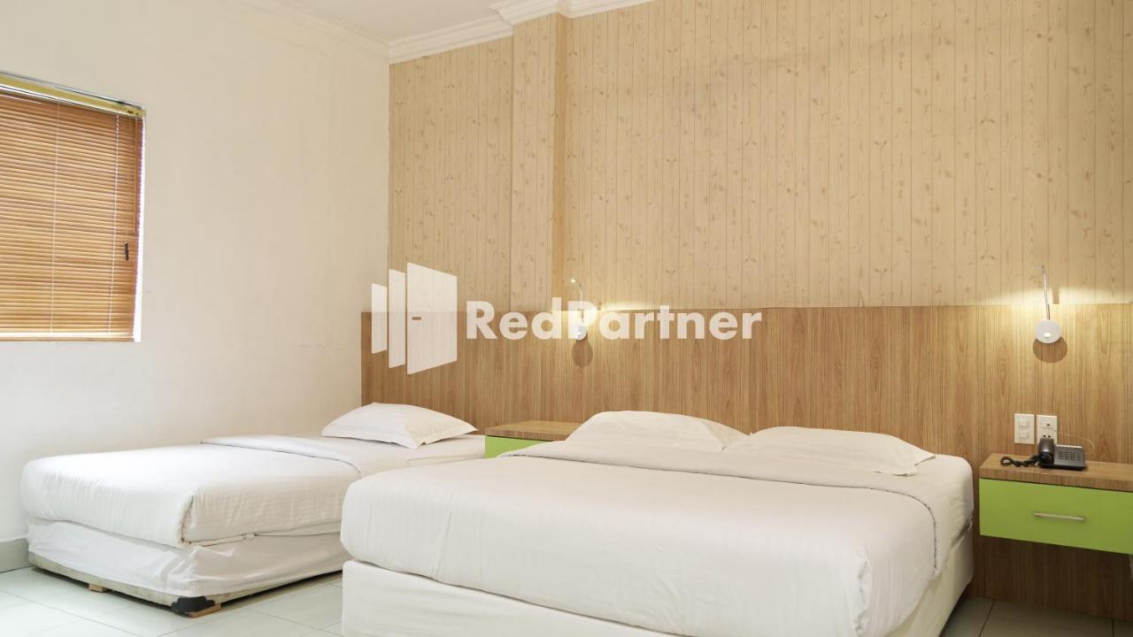 Wisma Sederhana Mitra Reddoorz Medan Buitenkant foto