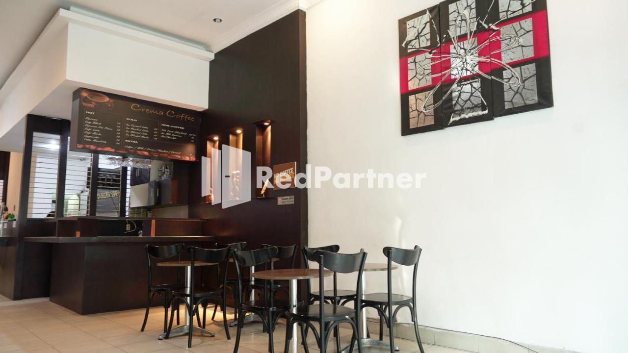 Wisma Sederhana Mitra Reddoorz Medan Buitenkant foto