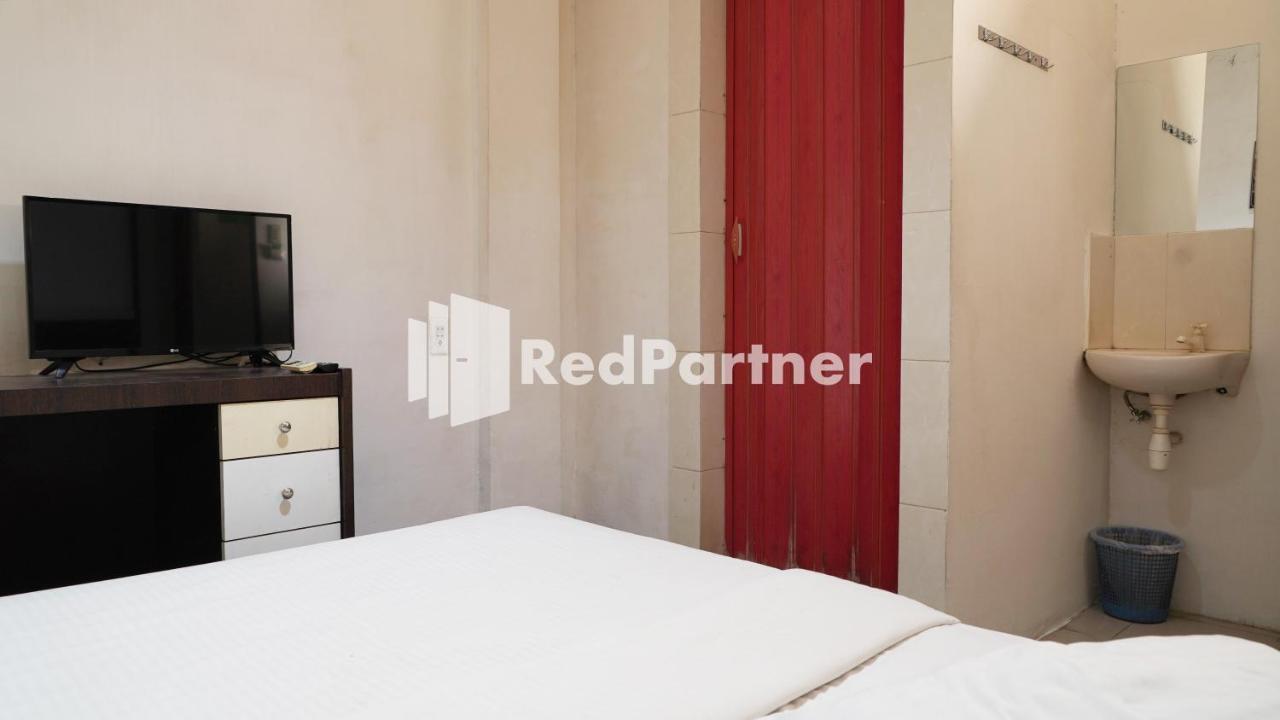 Wisma Sederhana Mitra Reddoorz Medan Buitenkant foto