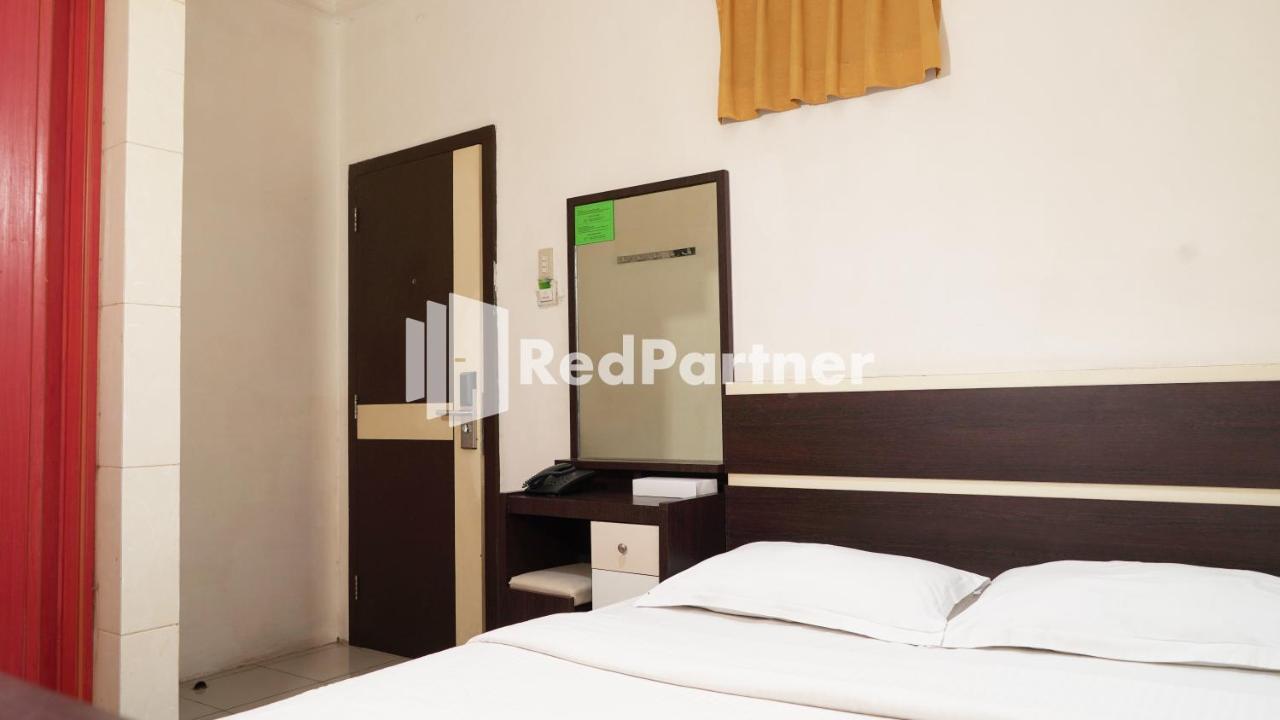 Wisma Sederhana Mitra Reddoorz Medan Buitenkant foto