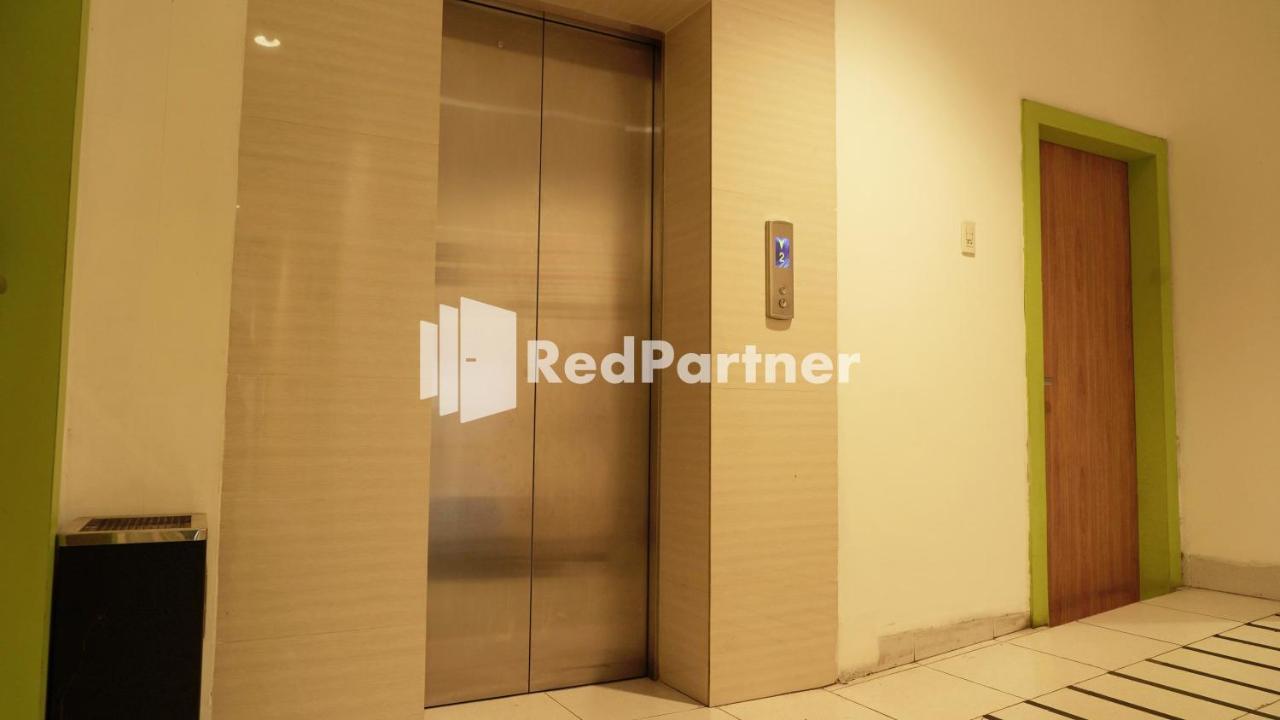 Wisma Sederhana Mitra Reddoorz Medan Buitenkant foto