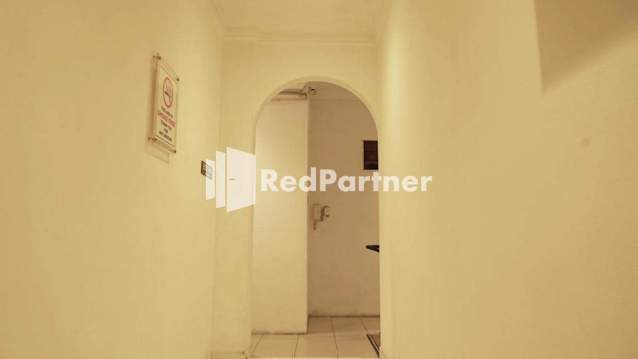 Wisma Sederhana Mitra Reddoorz Medan Buitenkant foto