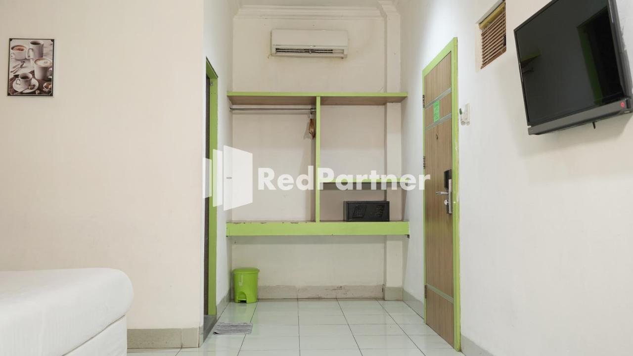Wisma Sederhana Mitra Reddoorz Medan Buitenkant foto