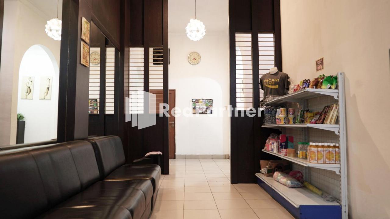 Wisma Sederhana Mitra Reddoorz Medan Buitenkant foto