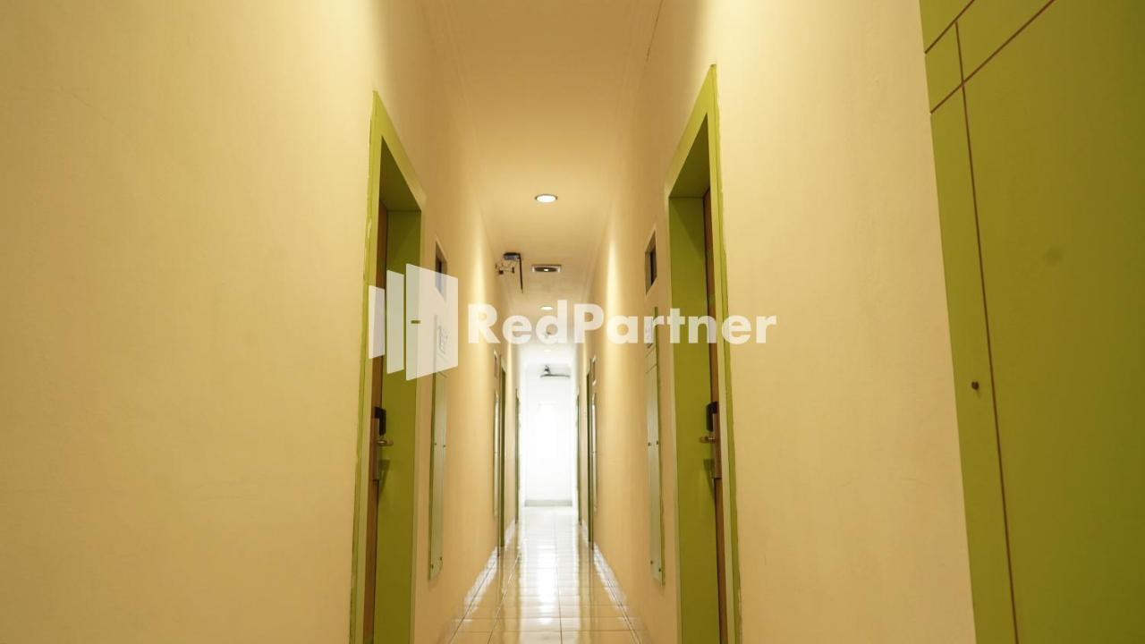 Wisma Sederhana Mitra Reddoorz Medan Buitenkant foto