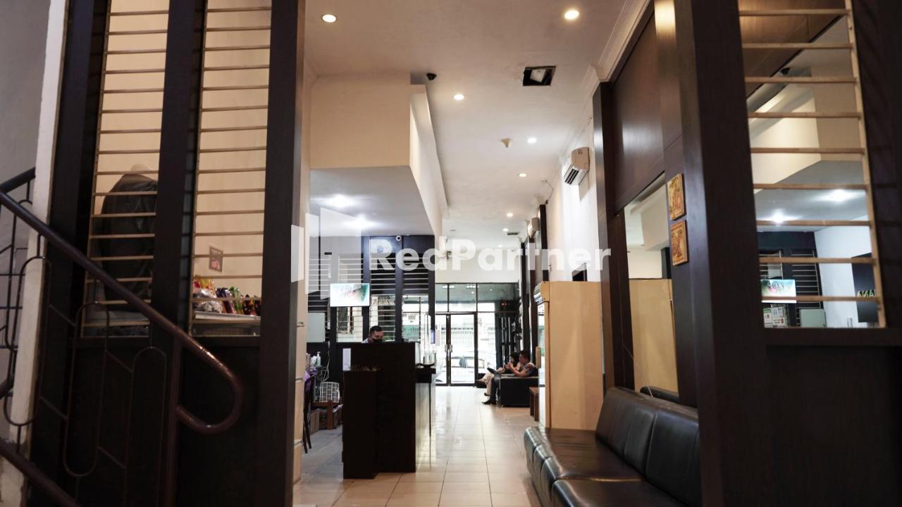 Wisma Sederhana Mitra Reddoorz Medan Buitenkant foto