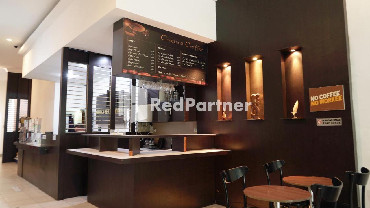 Wisma Sederhana Mitra Reddoorz Medan Buitenkant foto