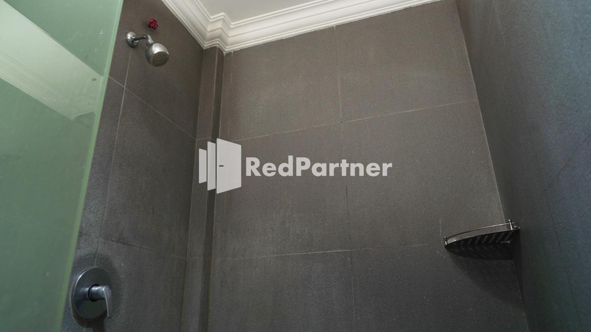 Wisma Sederhana Mitra Reddoorz Medan Kamer foto