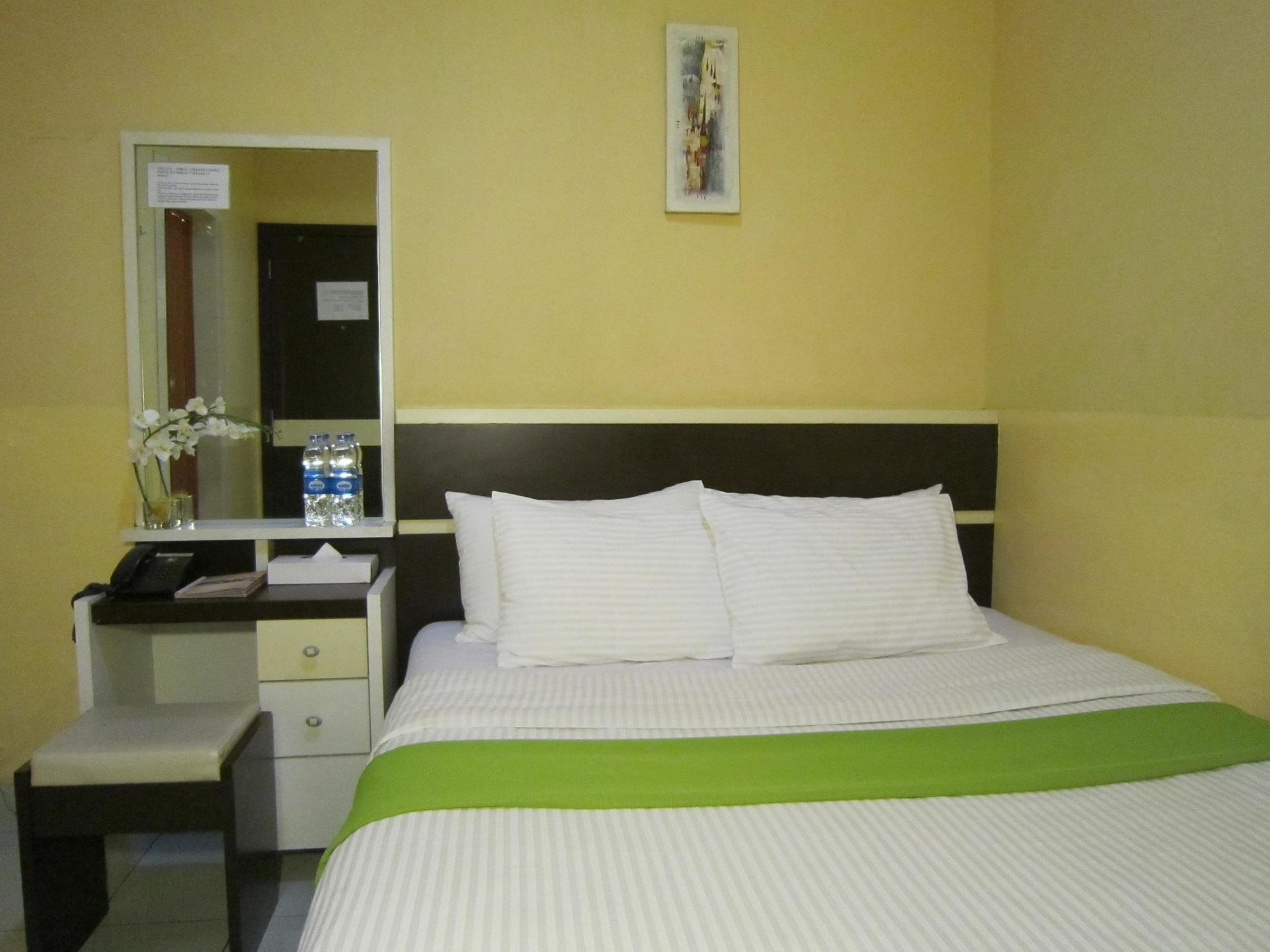 Wisma Sederhana Mitra Reddoorz Medan Buitenkant foto