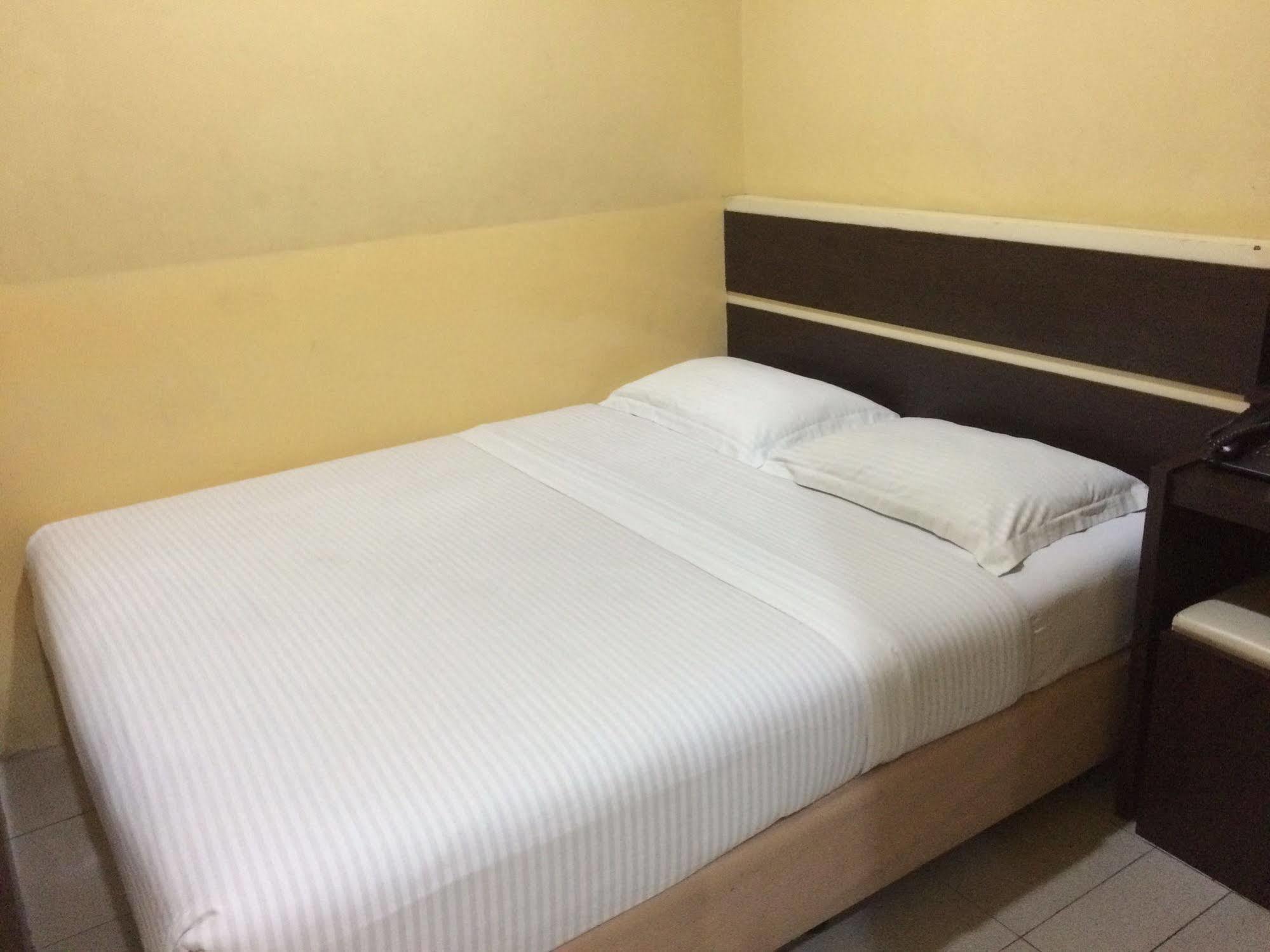 Wisma Sederhana Mitra Reddoorz Medan Buitenkant foto