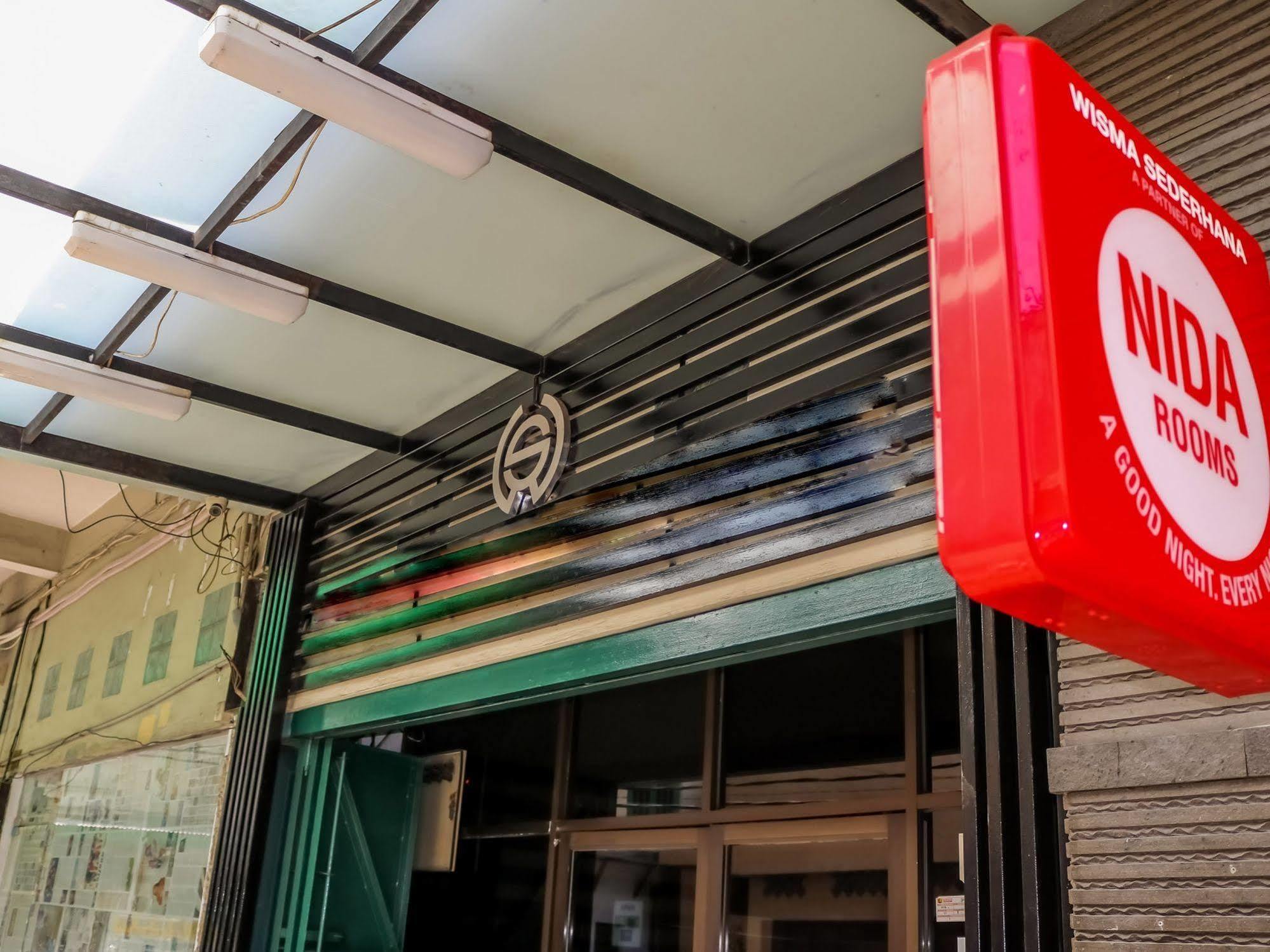 Wisma Sederhana Mitra Reddoorz Medan Buitenkant foto