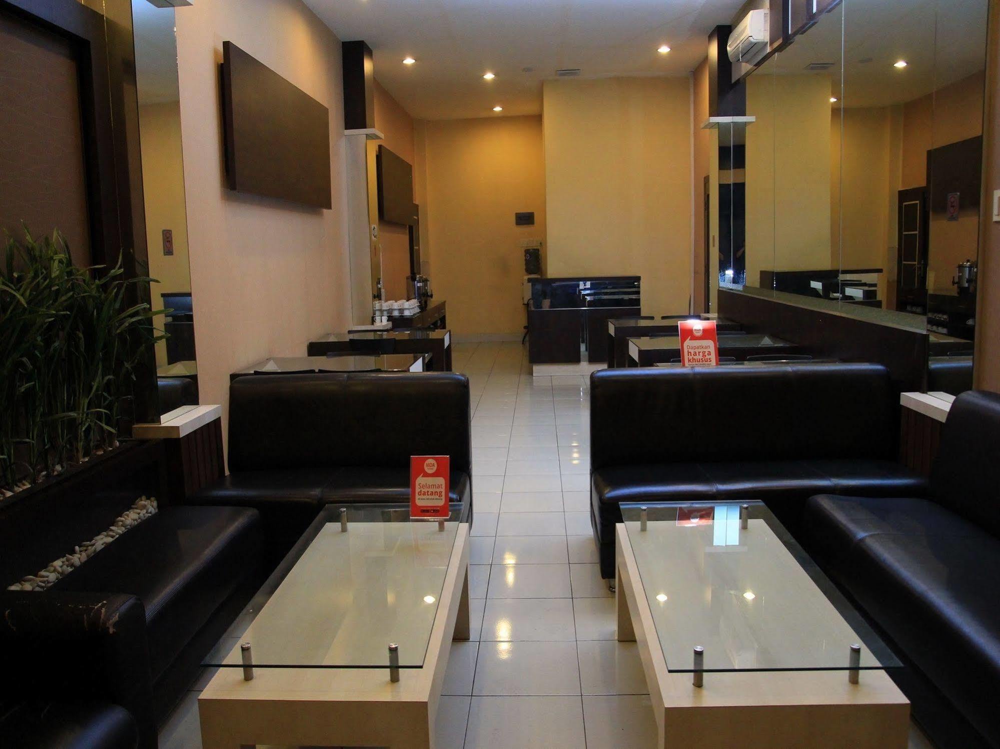 Wisma Sederhana Mitra Reddoorz Medan Buitenkant foto