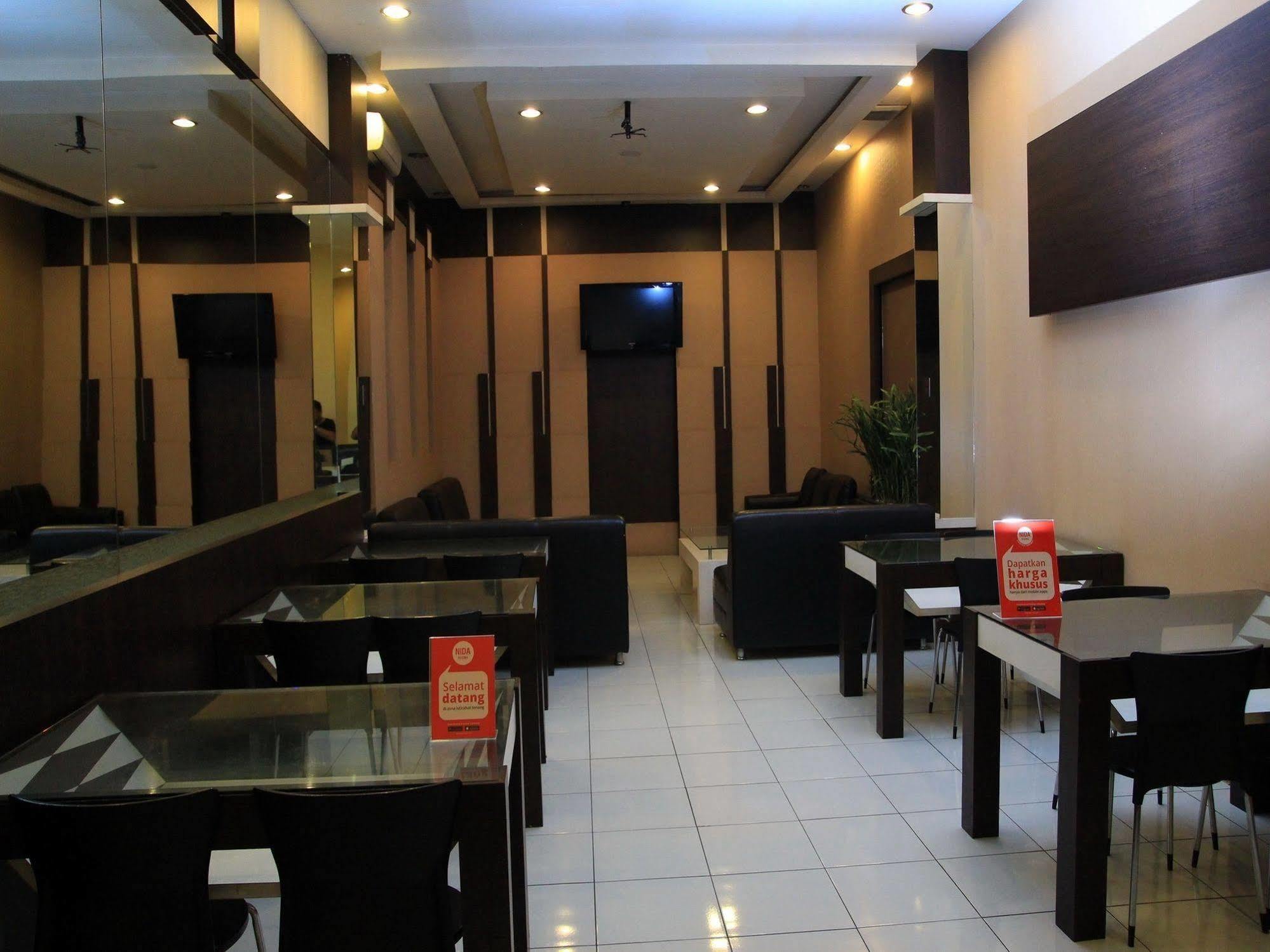 Wisma Sederhana Mitra Reddoorz Medan Buitenkant foto