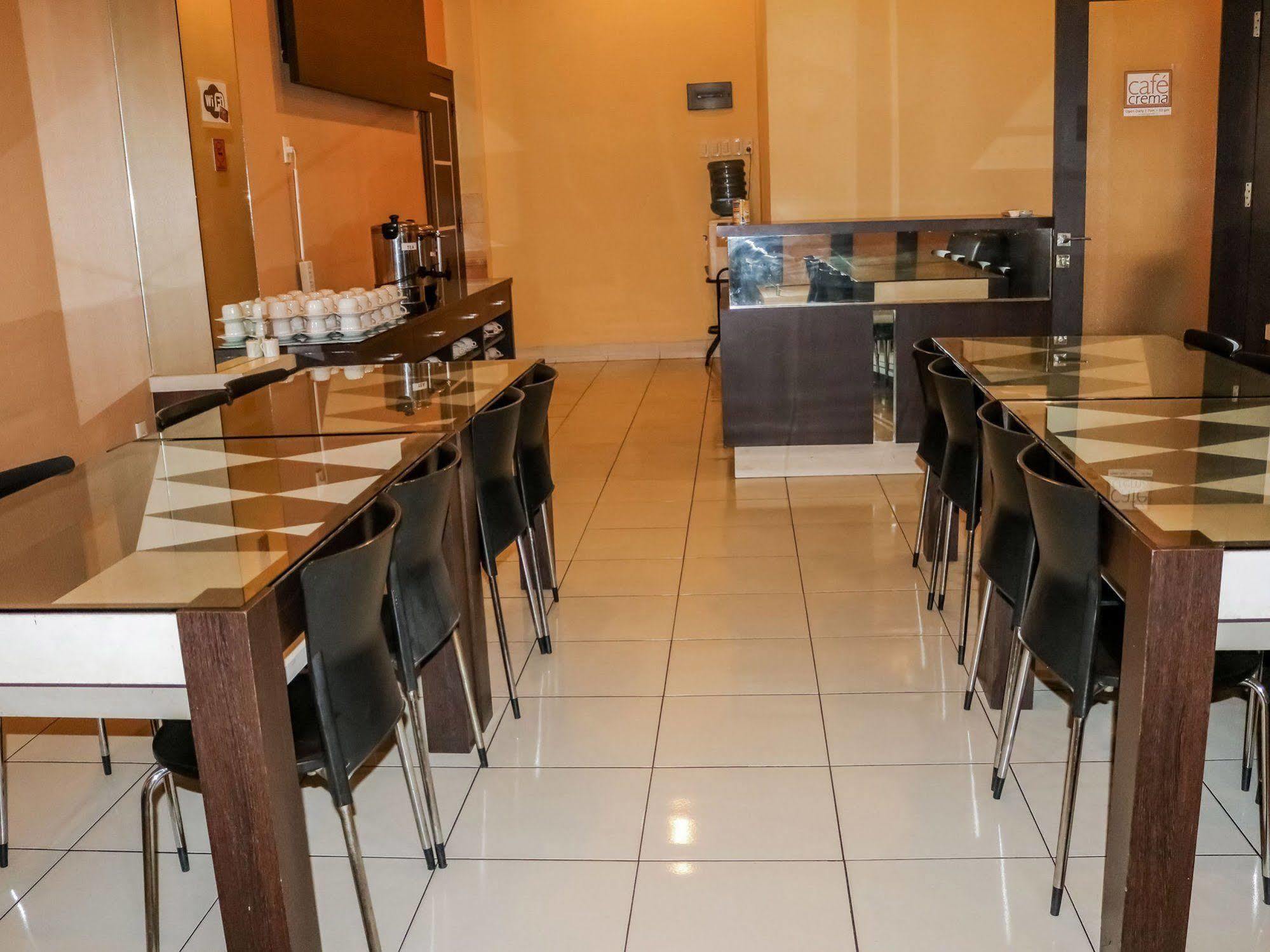 Wisma Sederhana Mitra Reddoorz Medan Buitenkant foto