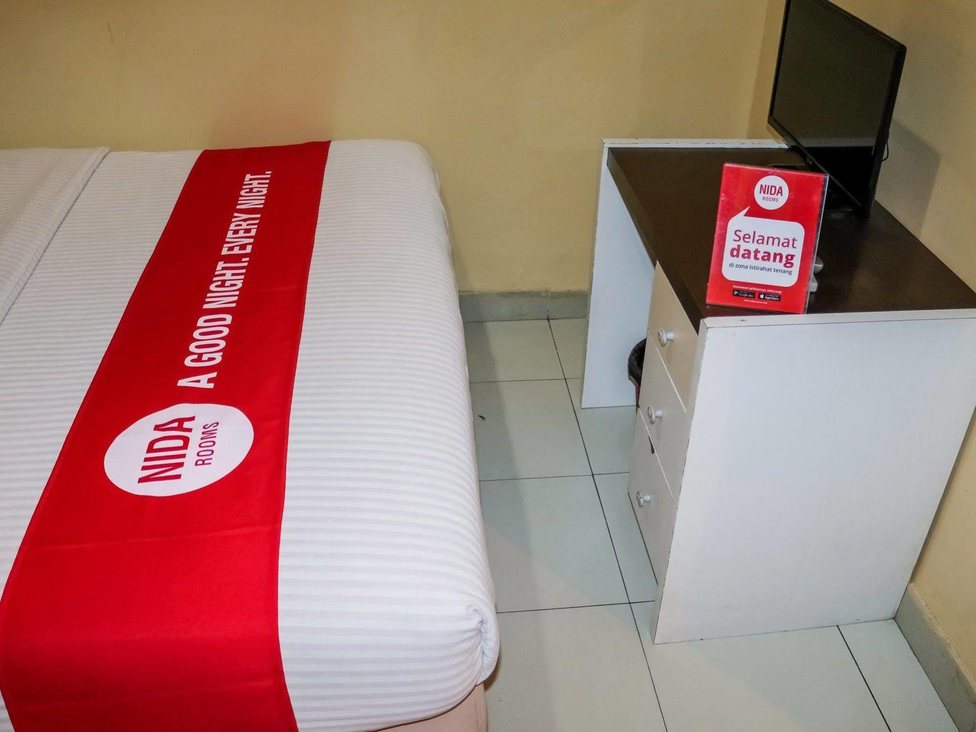 Wisma Sederhana Mitra Reddoorz Medan Buitenkant foto