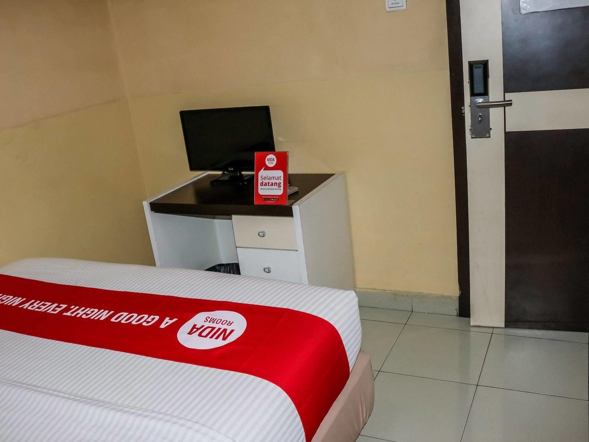 Wisma Sederhana Mitra Reddoorz Medan Buitenkant foto